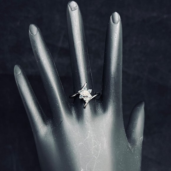 ESPO 14 KT GE With Clear and Green Rhinestone Flower Statement Ring Sz 7 (332) - Picture 3 of 7